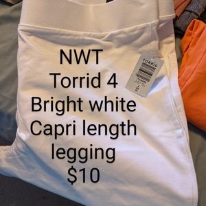 NWT White capri legging